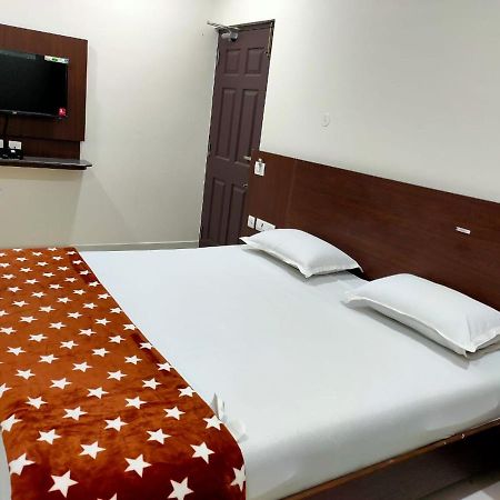 מלון Eluru Sri Krishna Residency מראה חיצוני תמונה