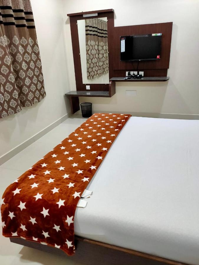 מלון Eluru Sri Krishna Residency מראה חיצוני תמונה