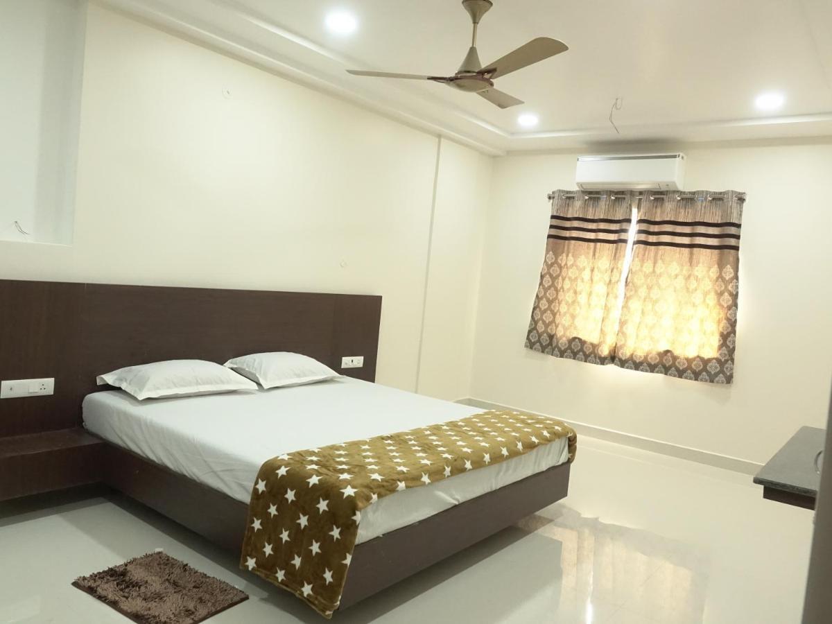 מלון Eluru Sri Krishna Residency מראה חיצוני תמונה