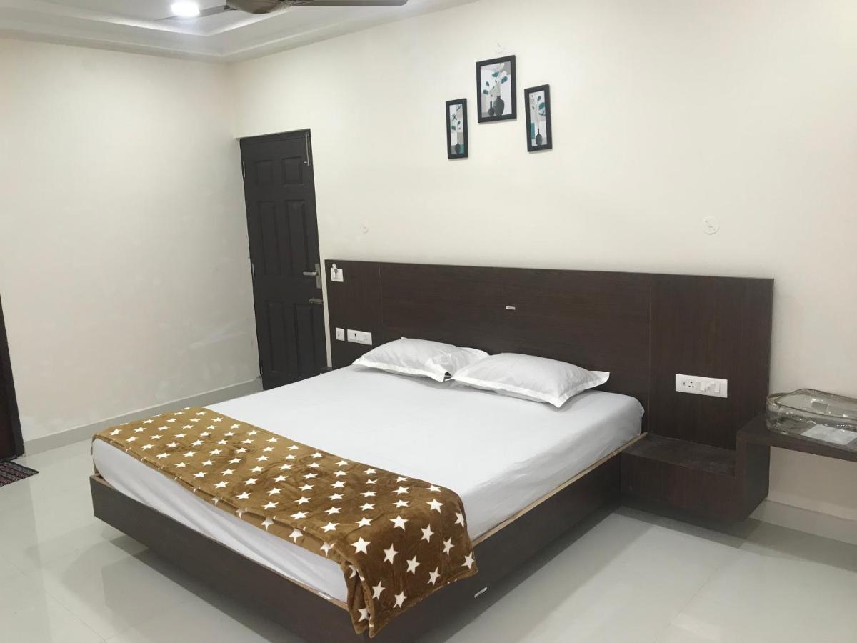 מלון Eluru Sri Krishna Residency מראה חיצוני תמונה