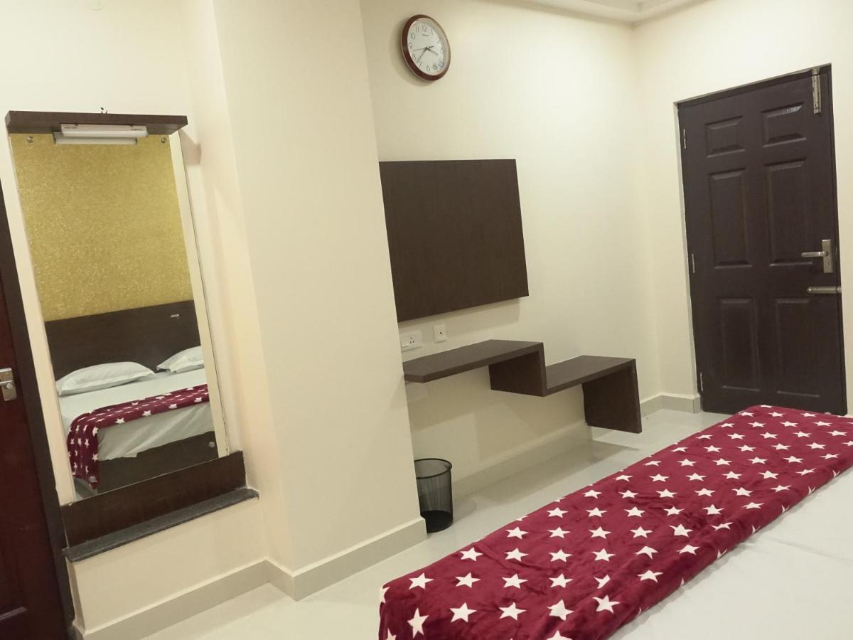מלון Eluru Sri Krishna Residency מראה חיצוני תמונה